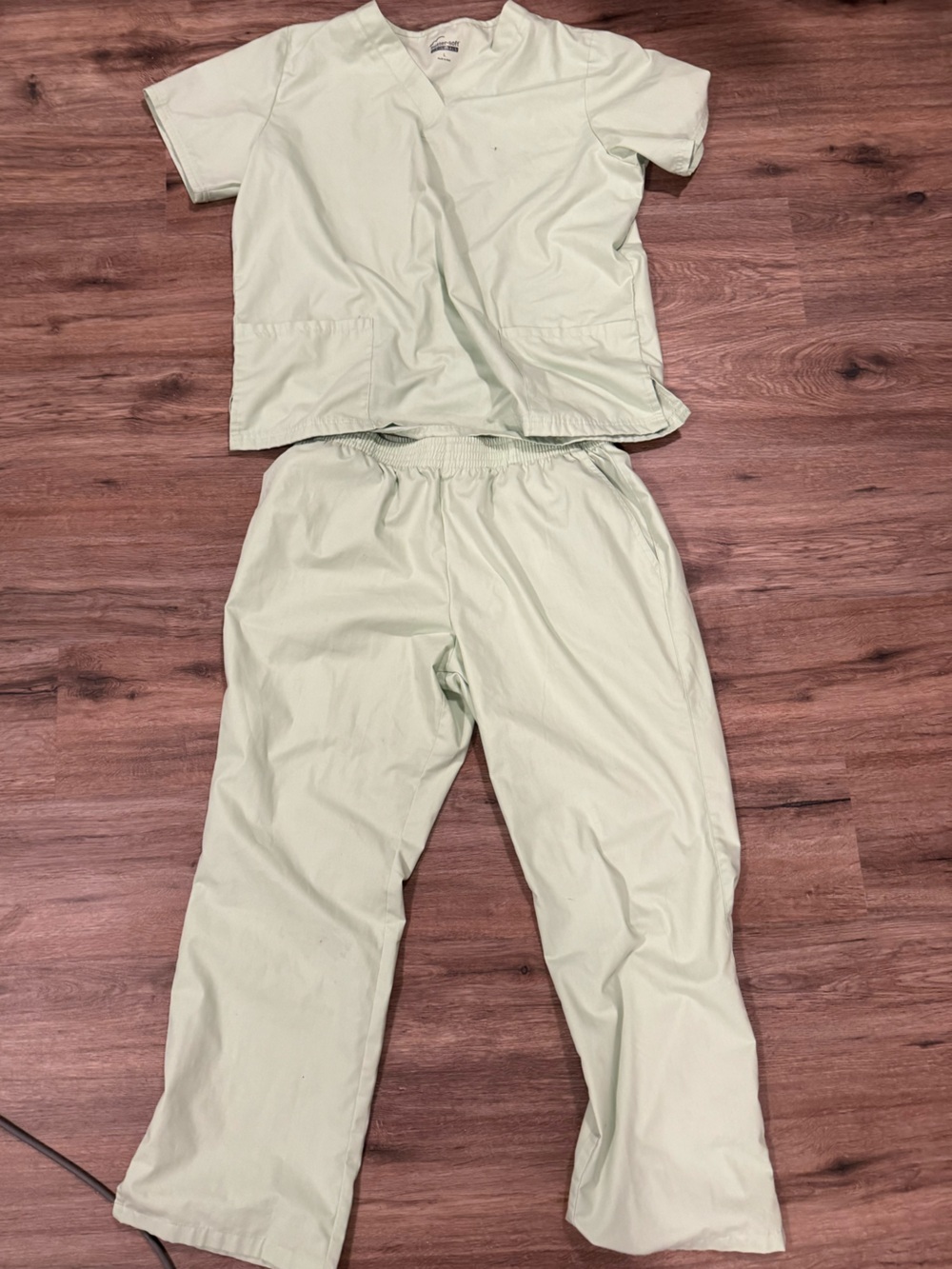 Women’s butter soft originals light green wide leg scrub set size L
